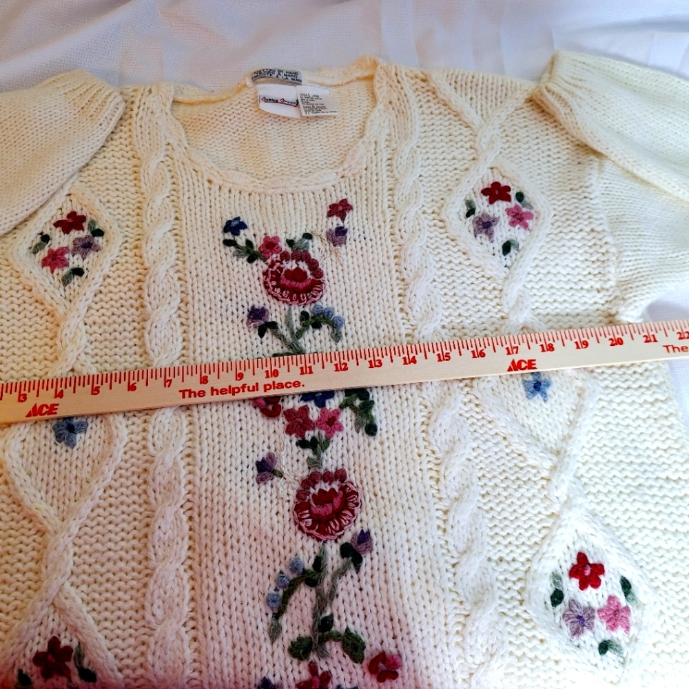 Bobbie Brooks hand knitted, cottage core, granny core 55% Ramie sweater. - Picture 4 of 6